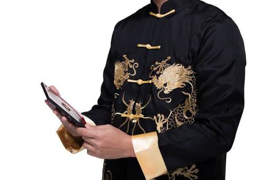 Feng Shui Specchio Davanti Alla Porta 5 Massimizza l'energia positiva: collocare un specchio davanti alla porta secondo i principi del Feng Shui