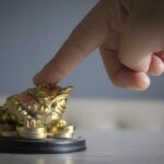 Feng Shui Specchio in Ingresso Feng Shui: Utilizza specchi ben posizionati nell'ingresso per favorire il flusso energetico