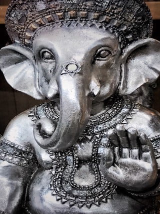 Ecco uno suggerimento: Massima disposizione letto feng shui per un sonno di qualità e benessere