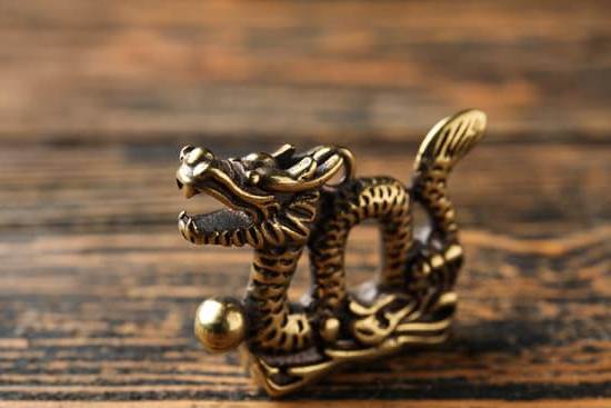 Colori Soggiorni Feng Shui 1 Utilizza colori caldi come il rosso e il giallo per attirare energia positiva nel tuo soggiorno secondo il Feng Shui