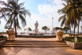 Cosa Mettere Camera Letto X Avere Una Cicogna Feng Shui 1 Posiziona oggetti bianchi e neri, come coperte e cuscini, per favorire l'energia positiva feng shui nella tua camera da letto