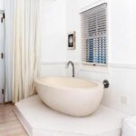 Colori Per Biancherialetto Feng Shui Utilizza colori chiari come bianco e azzurro per favorire il relax e la serenità