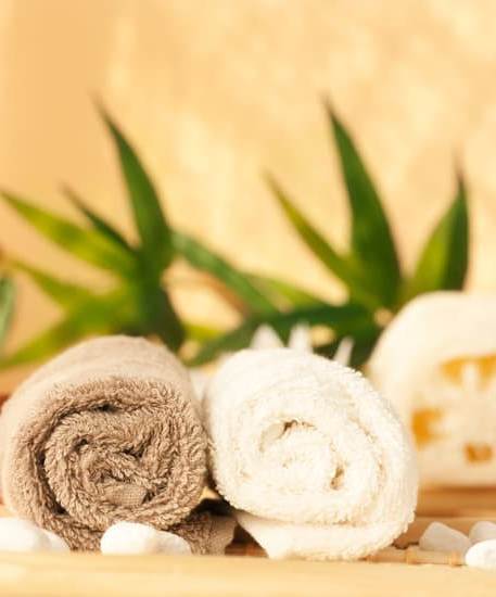 Feng Shui Colori Nella Camera Da Letto 1 Scegli tonalità rilassanti, come il verde o il blu, per applicare i principi del Feng Shui colori nella camera da letto