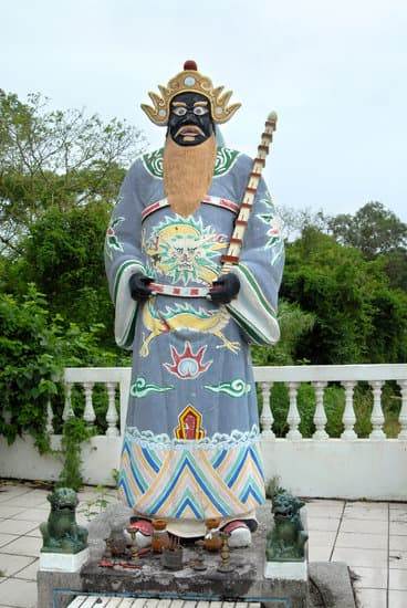 Feng Shui Come Disporre Armadio 1 Organizza l'armadio secondo i principi del Feng Shui per favorire il flusso di energia positiva