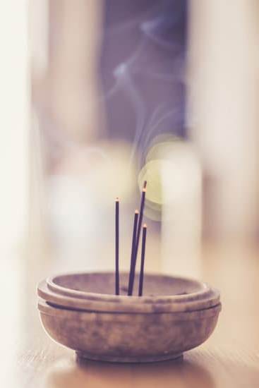 Feng Shui Orientamento Scrivania 1 Organizza la tua scrivania secondo i principi del Feng Shui per massimizzare l'equilibrio e l'armonia