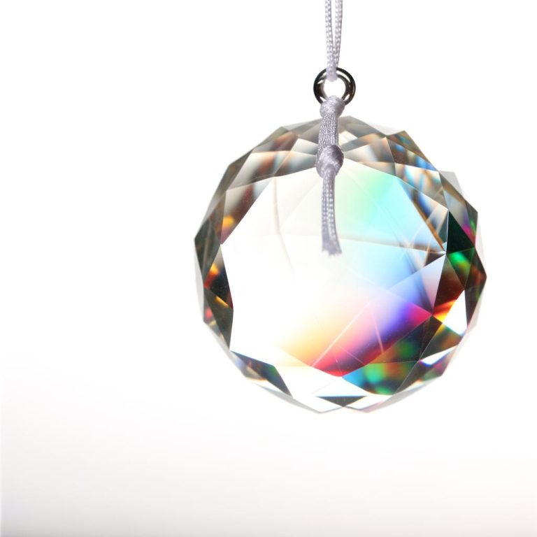 Aggiungi armonia e energia positiva con la sfera di cristallo da appendere secondo il Feng Shui